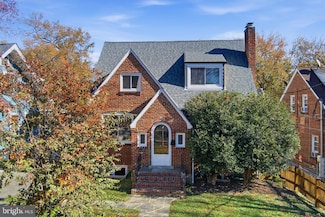 8209 Flower Ave, Takoma Park, MD 20912