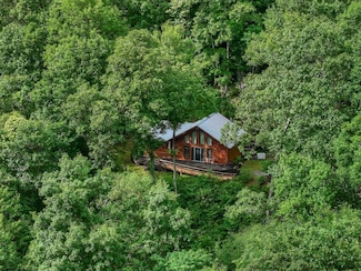 127 Whataview Dr, Whittier, NC 28789