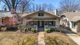 5724 Oak St, Kansas City, MO 64113
