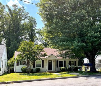 216 Peach St, Chatham, VA 24531
