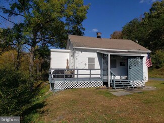 81 Rhine Hollow Rd, East Waterford, PA 17021