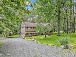 142 View Dr, Greentown, PA 18426