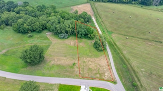 5651 S Roswell St, Sioux City, IA 51106