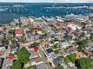 17 Dearborn St, Newport, RI 02840
