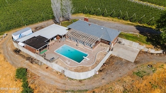 3090 Lombard Loop Rd, Wapato, WA 98951