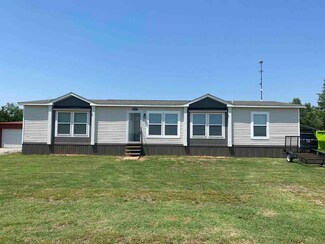 1317 E Apache Trail Rd, Apache, OK 73006