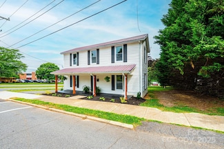 210 W 15th St, Newton, NC 28658