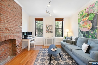 204 Washington St Unit 2B, Jersey City, NJ 07302