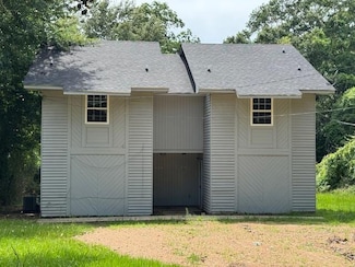 203 Natchez St N, Woodville, MS 39669