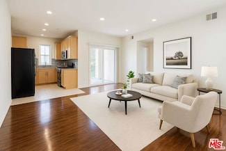 12132 Hart St Unit 201, North Hollywood, CA 91605