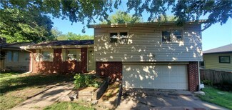 3923 Oakshire Rd, Des Moines, IA 50310