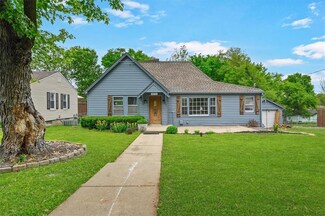 1624 Shawnee St, Leavenworth, KS 66048