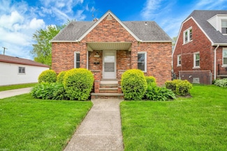 22932 Hoffman St, Saint Clair Shores, MI 48082