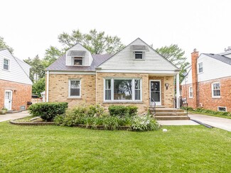 418 N Elm St, Mount Prospect, IL 60056