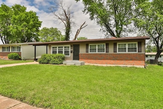 785 Manresa Ln, Florissant, MO 63031