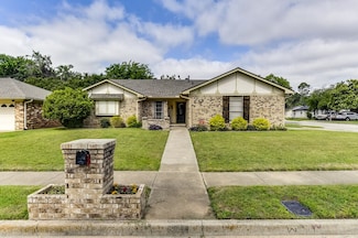 941 Columbus Ct, Bedford, TX 76022