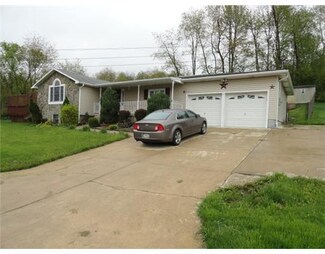 60 Gongaware Rd, Jeannette, PA 15644