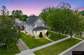 306 306 E 3rd St, Blue Earth, MN 56013