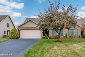 28 Rolling Ridge Dr, Milton, PA 17847