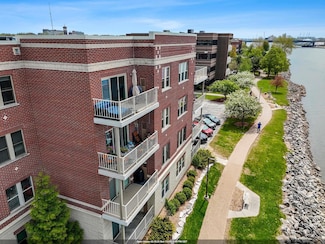 118 S Washington St Unit 417B, Green Bay, WI 54301