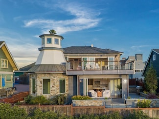 2974 E Cliff Dr, Santa Cruz, CA 95062
