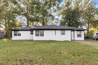 204 Cedarview Dr, Palestine, TX 75803