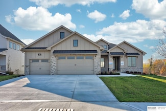 9956 S 118th St, Papillion, NE 68046