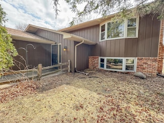 710 115th Ave NE, Minneapolis, MN 55434