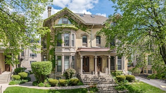912 E Pleasant St Unit 2, Milwaukee, WI 53202