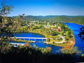 16 Sunkist Ln, Holiday Island, AR 72631
