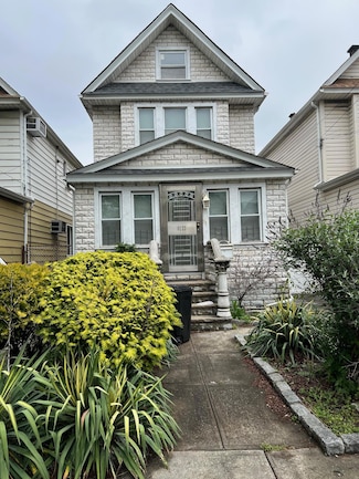 61-23 Austin St, Rego Park, NY 11374