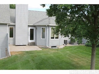 2688 2688 Lake Court Dr, Mounds View, MN 55112