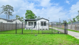 7213 W Knoll St, Houston, TX 77028