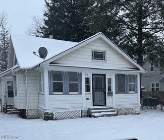 5160 Charles St, Maple Heights, OH 44137