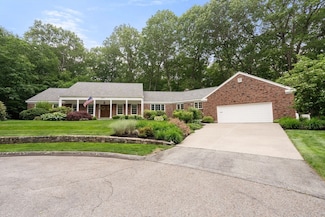 15 Mary Jane Cir, Worcester, MA 01609