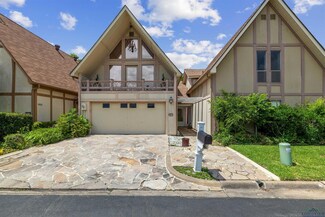 1011 Town Lake Dr, Longview, TX 75601