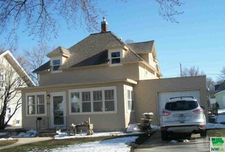 815 W Cedar St, Cherokee, IA 51012