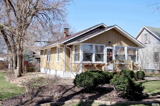 1527 S 5th St, Pekin, IL 61554