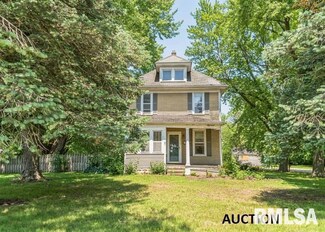 4415 Cheyenne Ave, Davenport, IA 52806
