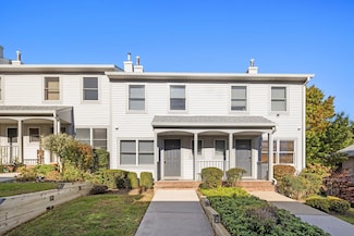 130 Panorama Dr, Edgewater, NJ 07020