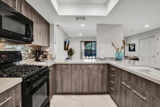200 E Racquet Club Rd Unit 31, Palm Springs, CA 92262