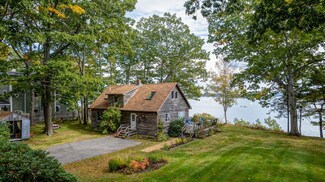 42 Maquoit Dr, Freeport, ME 04032