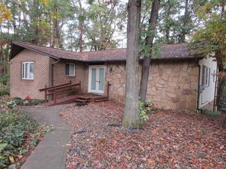 22 Woodlawn Dr, Freeport, PA 16229