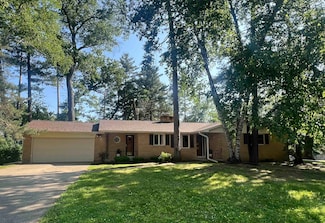 1705 Birchwood Dr, Green Bay, WI 54304