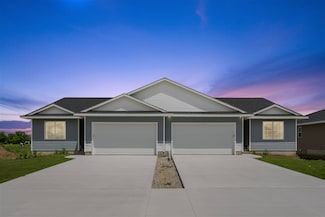 918 Juneberry Dr, Palo, IA 52324