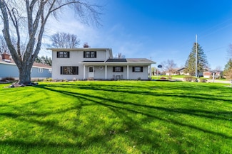525 Kreutzer St, Athens, WI 54411