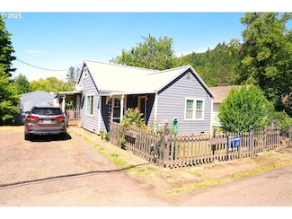 317 S Cedar St, Drain, OR 97435