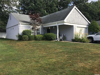 145 Edinburgh Dr, Ridge, NY 11961