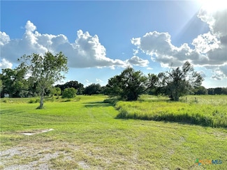 1 Us-77 N, Yoakum, TX 77995