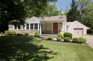 4939 W Woodcrest Rd, Chagrin Falls, OH 44022